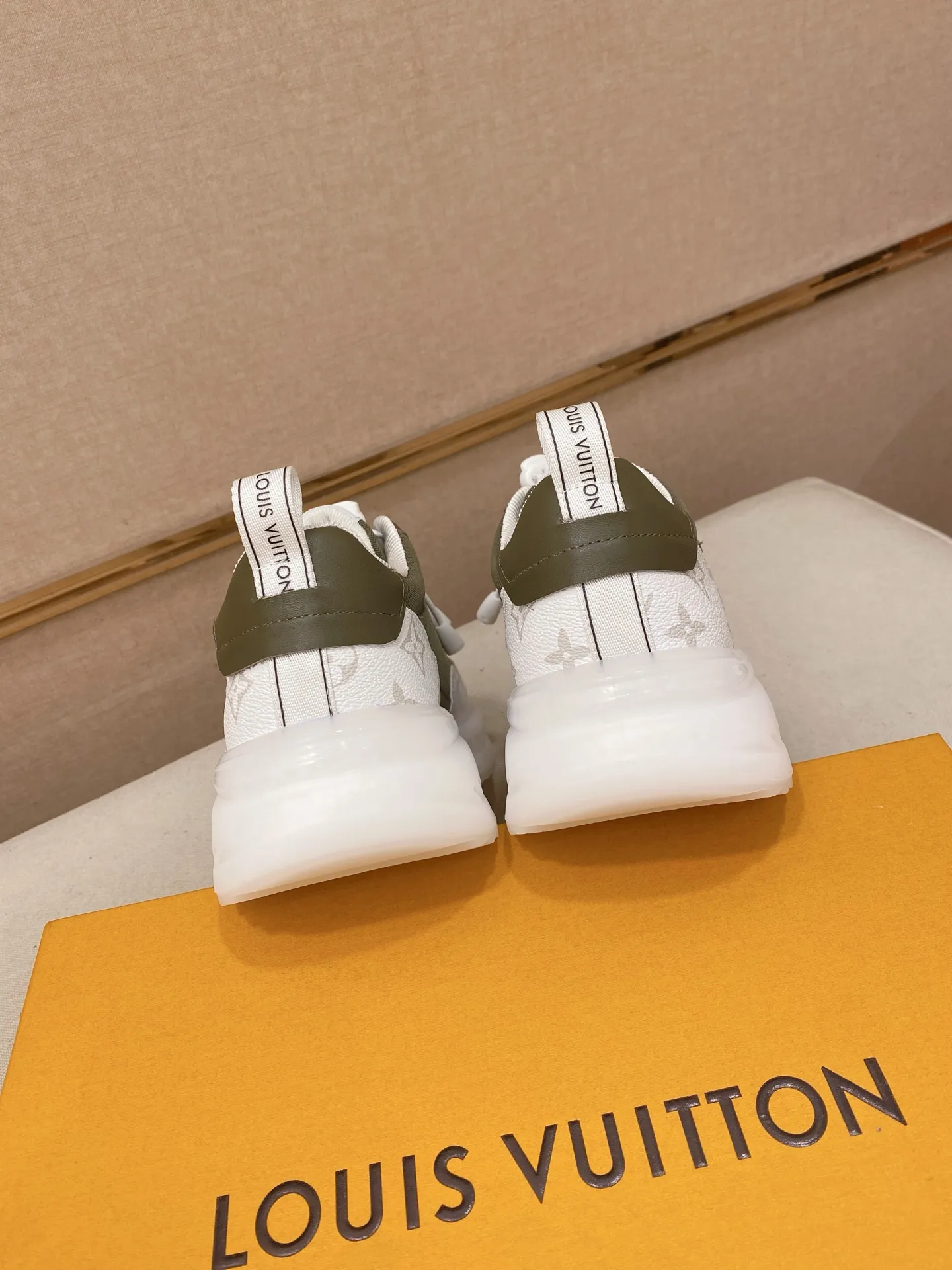 Factory price: 462💰🎉🎉LV~Louis Vuitton trendy men's shoes, new shipments, latest matching, the same style as the official website, super high quality, hot sales of the season [strong][strong][strong]Selected first-layer cowhide, comfortable cowhide lining, original last, comfortable on the feet, wear-resistant rubber outsole, size: 38-44.